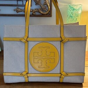 Tory Burch ELLA CANVAS QUADRANT
KNOT TOTE BAG
$385